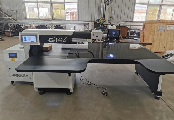 E500 Automatic Laser Welding Machine For Galvanized Plate Advertising Sign Making