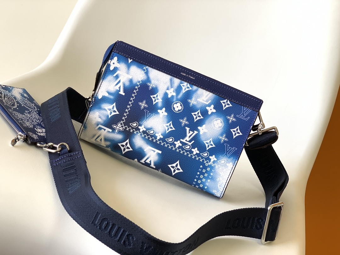 Small Gaston Louis Vuitton LV Pochette Wallet Double Zip Wearable
