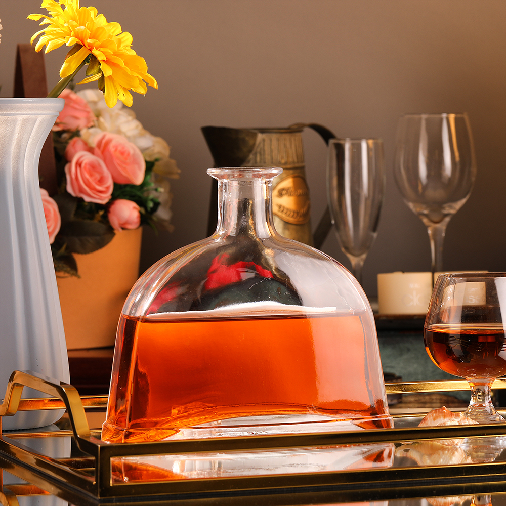 Sealing Type Thick Bottom Flat Whisky Bottles for Cosmetics Industry Glass Material
