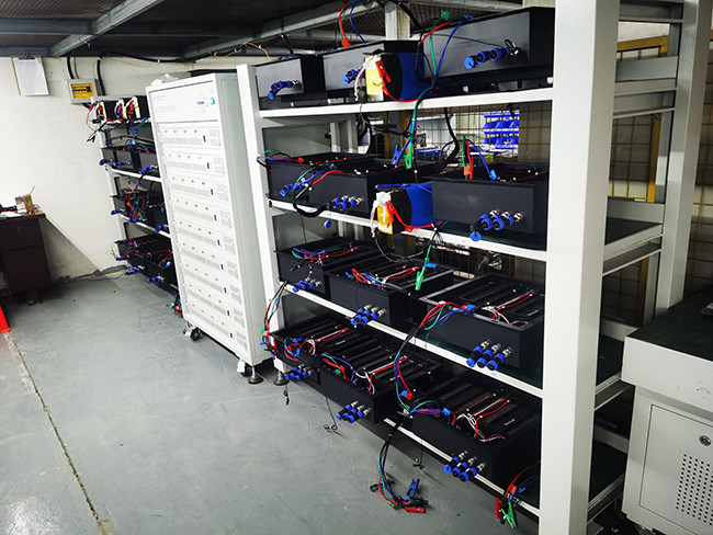 High Capacity Portable Power Box With 10000mAh Capacity And 2.1A Output Current
