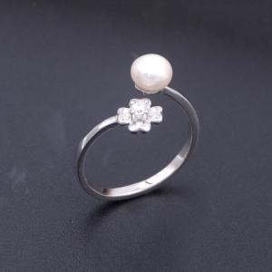China Flower Shape Sterling Pearl Ring / Cultured Freshwater Pearls For Wedding Bridal wholesale