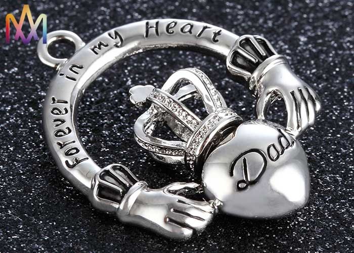 OEM ODM 17.5G Crown Engraved Necklace Charms For Dad