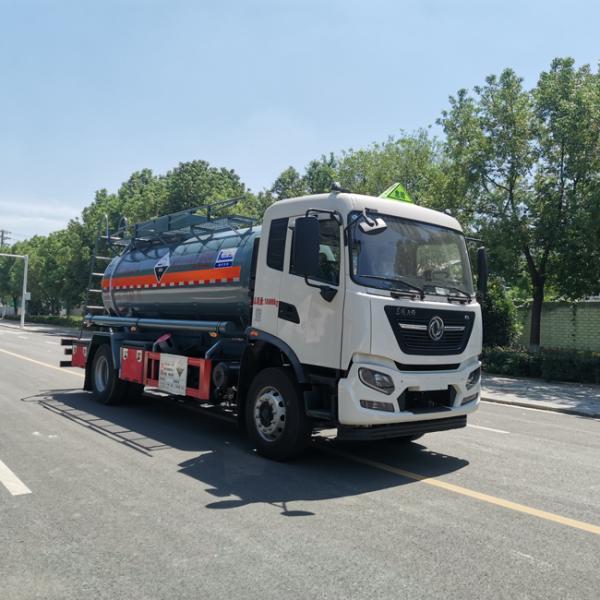 Donfeng 4x2 Chemical Tanker Truck 18.3CBM Fuel Transport Trucks With 190HP Engine