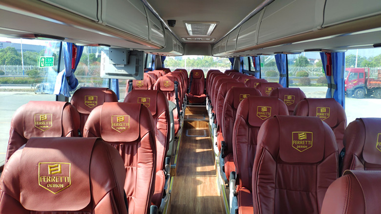 LHD/RHD Cummins 375HP Euro5 51+2 Seats Luxury Coach Bus YBL6128SD for Peru
