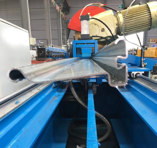 Bottom slat rolling forming machine