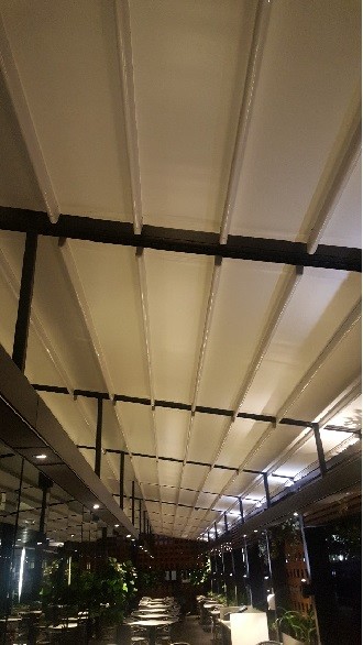 Waterproof Retractable Awning / Retractable Garden Awning Customized Size
