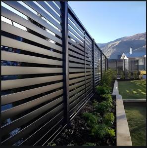 China Customizable Metal Security Wall Fence , Outdoor Decoration Metal Garden Privacy Panels wholesale