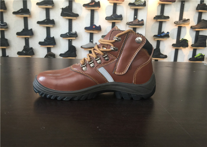 36 - 47 Size Mens Leather Safety Shoes Action Leather Mudguard Non Slipping Outsole