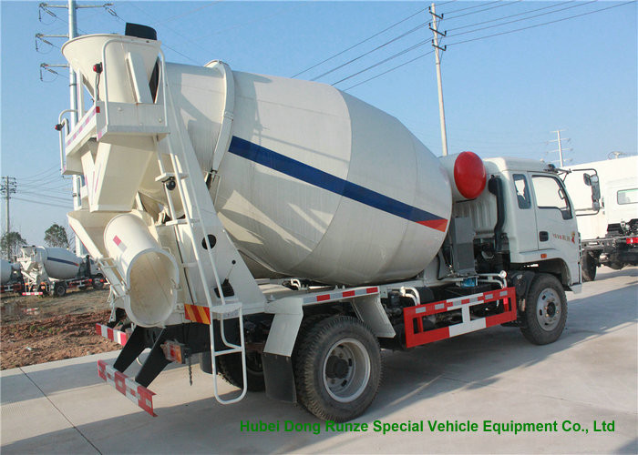 YUEJIN 5m3 Small Concrete Mixer Truck With Pump , 4x2 Mobile Mixer Truck