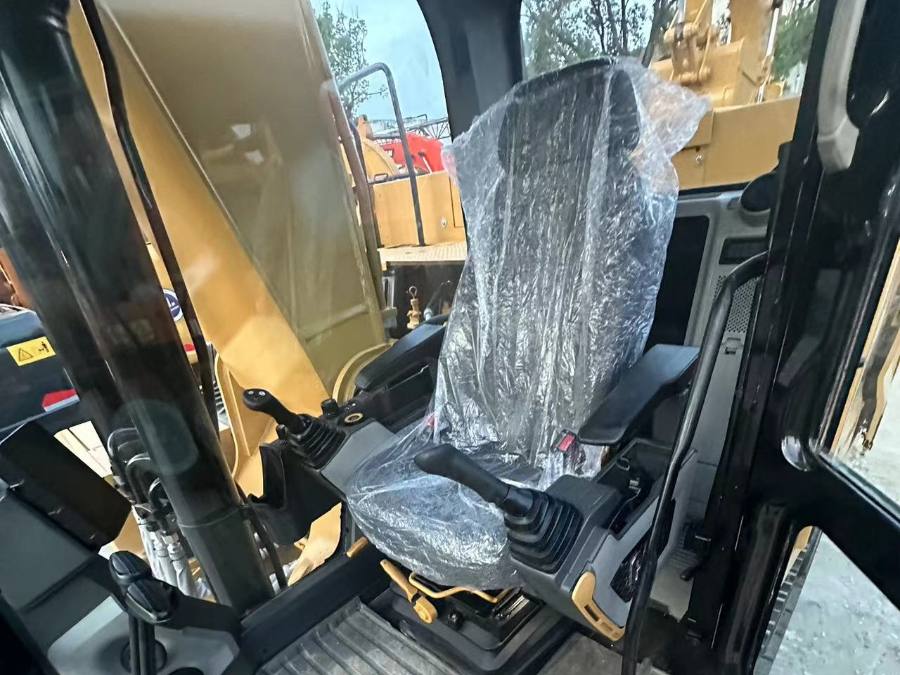 CAT 33GC Excavator Cab