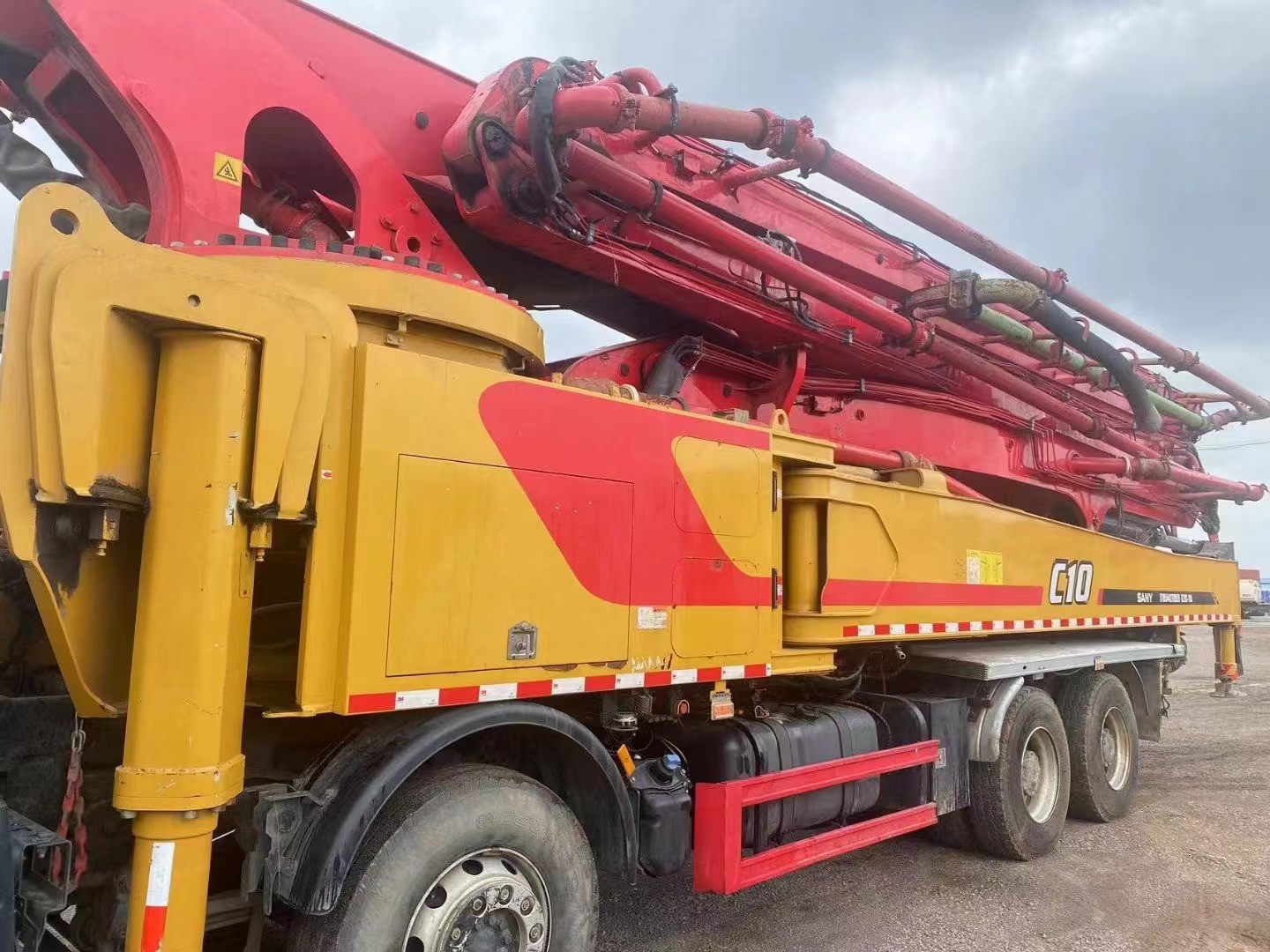 2021 62m 66m 56m Z Fold Concrete Pump Truck Parts for PM XG Sany Zoomlion Fits Most Models 350bar Working Pressure