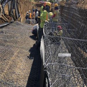 China SGS Filling Gabion Cages 2x1x1m 3x1x1m 4x1x1m 5x1x1m Galvanized wholesale