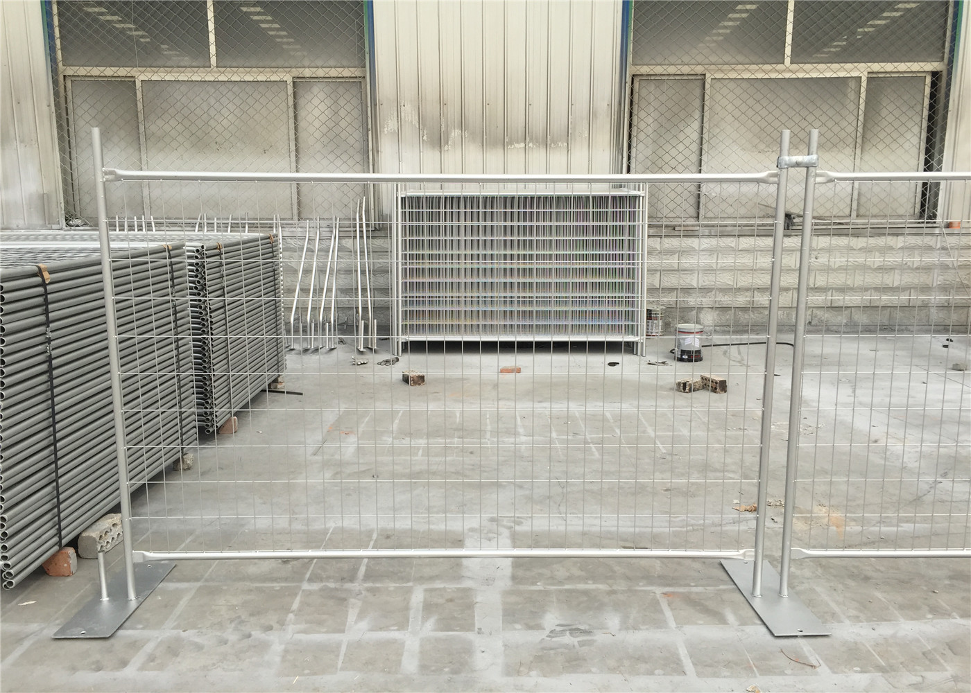 OD 32 Pipes Galvanized Temporary Fence Around Swimming Pool Good Corrosion Resistance