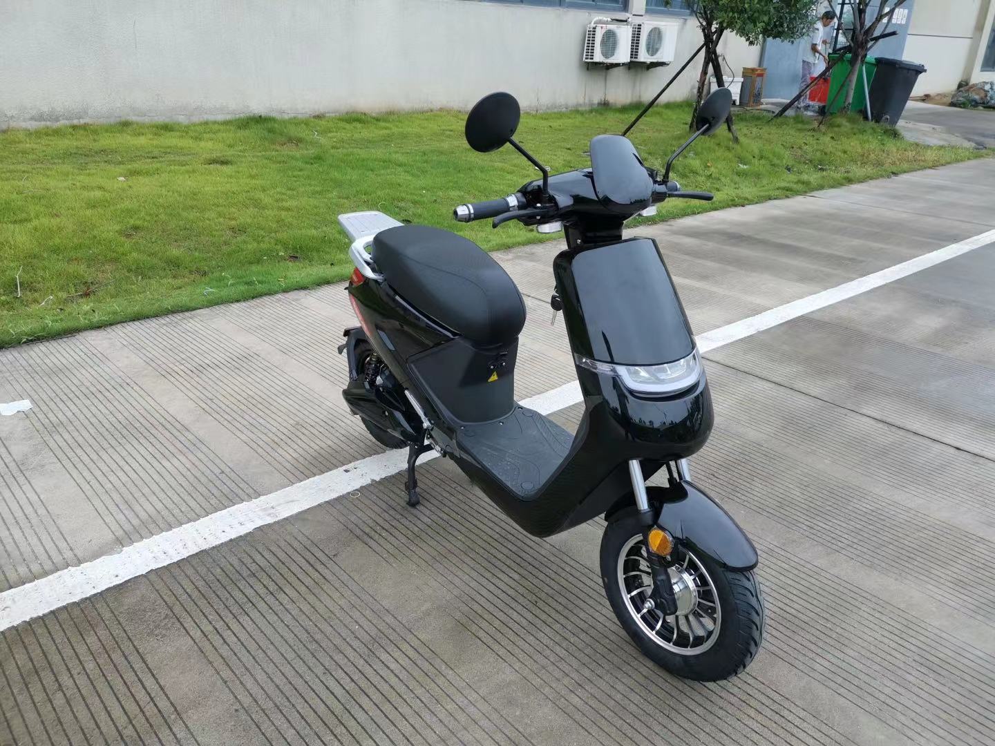 60-80km 72 Volt Electric Scooter 60 Volt 20Ah Lithium Battery