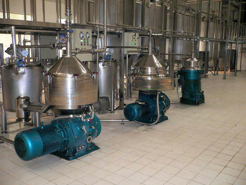 500 KG Capacity 1000L/H Milk Cream Separator with Automatic Cleaning 2200*1350*1150mm