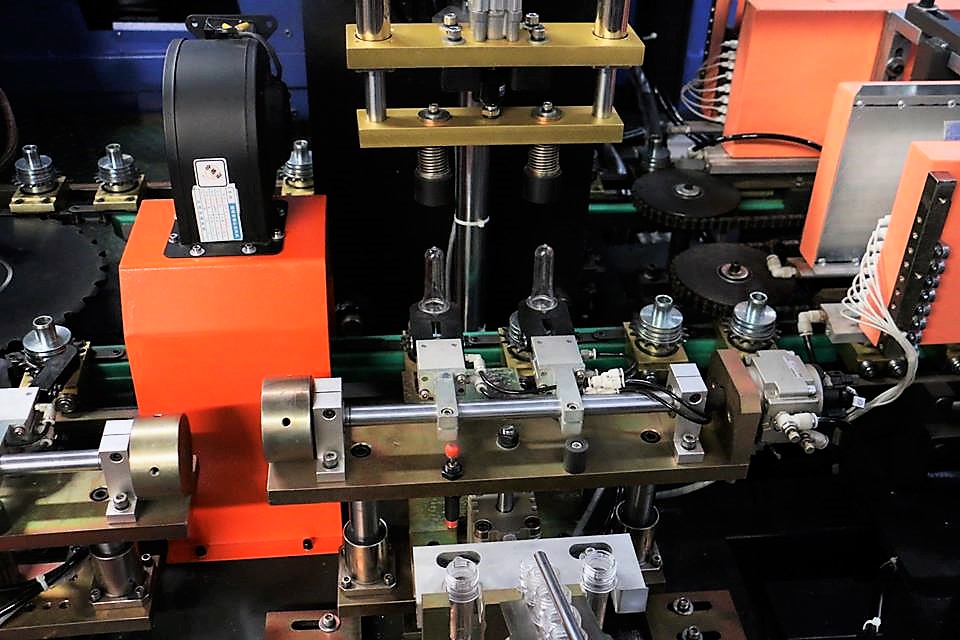 Plastic Making New Generation Mineral Water Bottle Blow Molding Machine