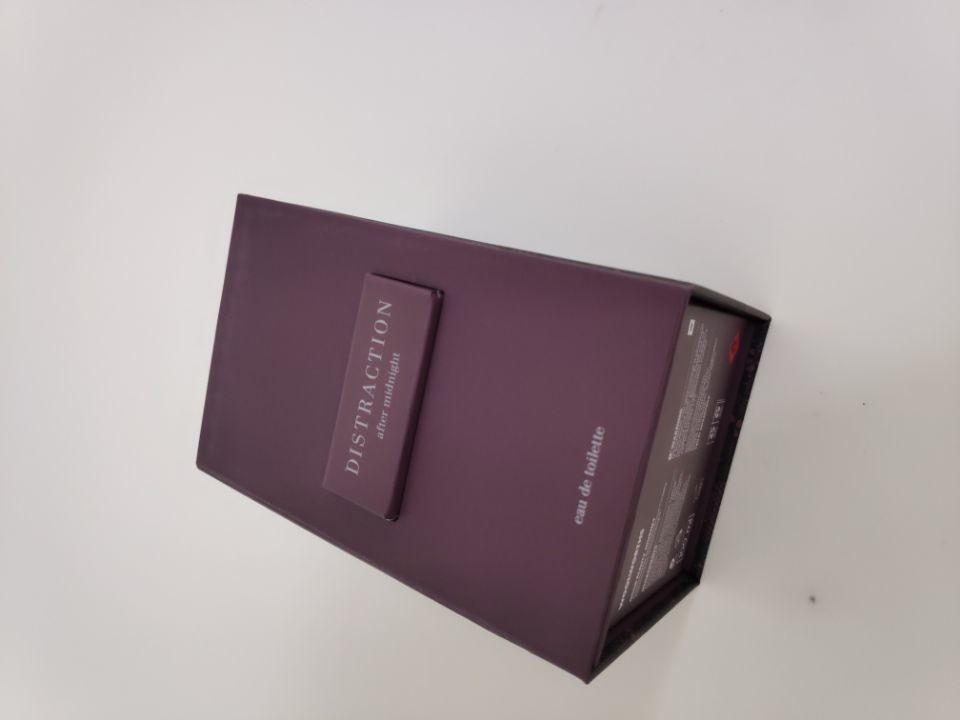 Customized bookstyle rigid cardboard paper packaging box with magnetic