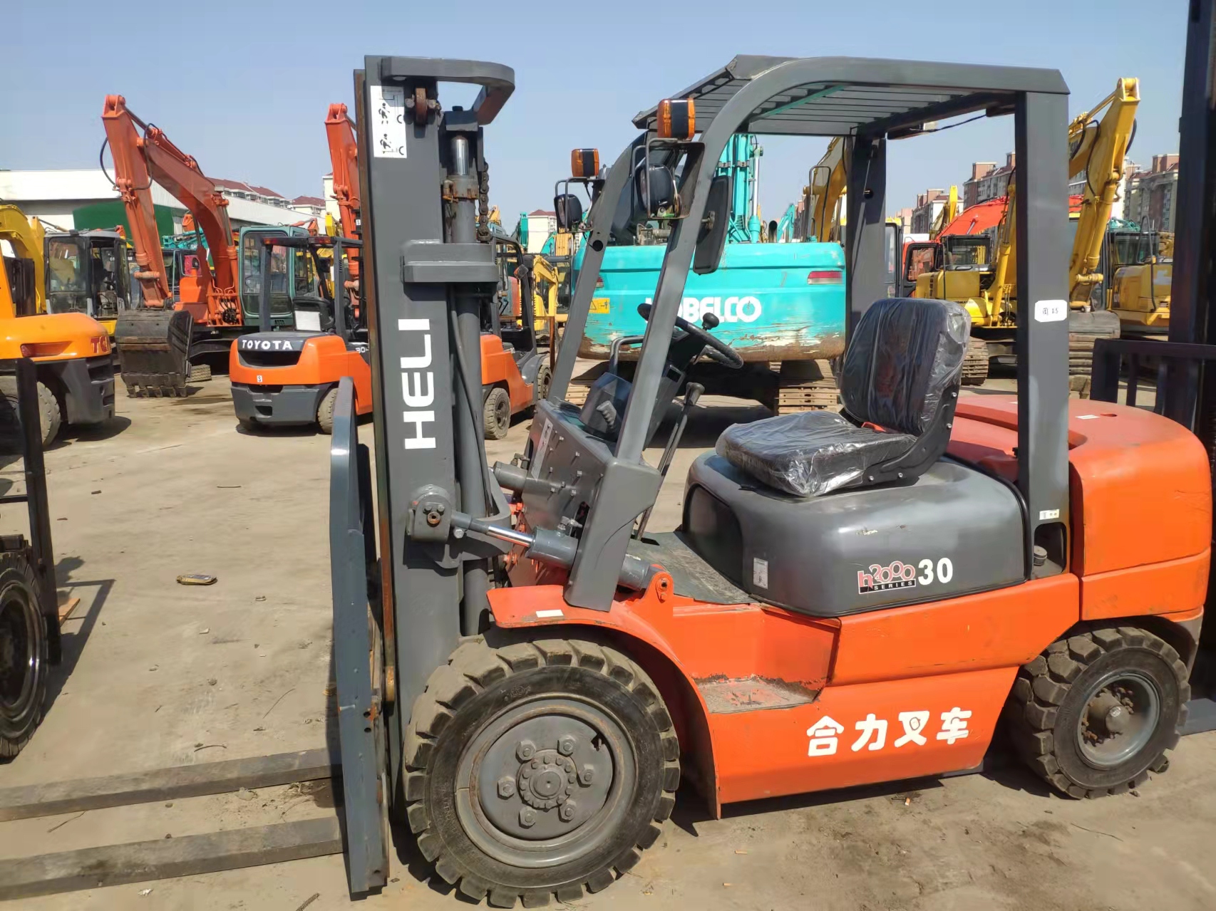 Used Komatsu Forklift for Advertising Company Diesel Engine Customizable Fork Length and Hot Product 2019