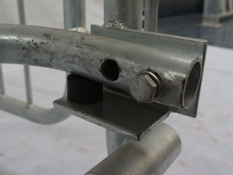 High quality cheap price automatic farrowing crate for pigs sow sty farming equipment for sale