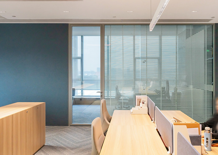 Motor Driven Blinds Office Partition Wall Double Glass Transparency Or Privacy