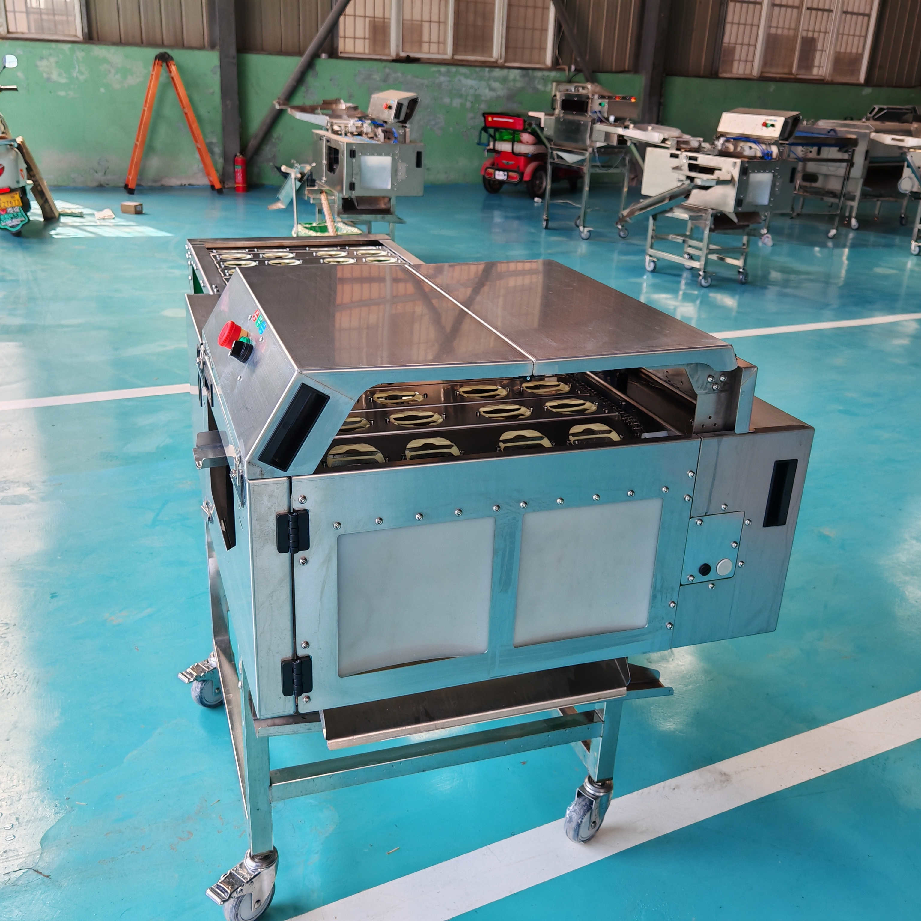 Four Rows Of Duck Egg Egg Knocking Machine Efficient Automatic Egg Processing Equipment