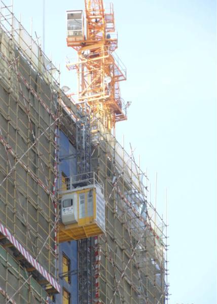 Medium Speed Construction 2 Tons Personnel And Materials Hoist