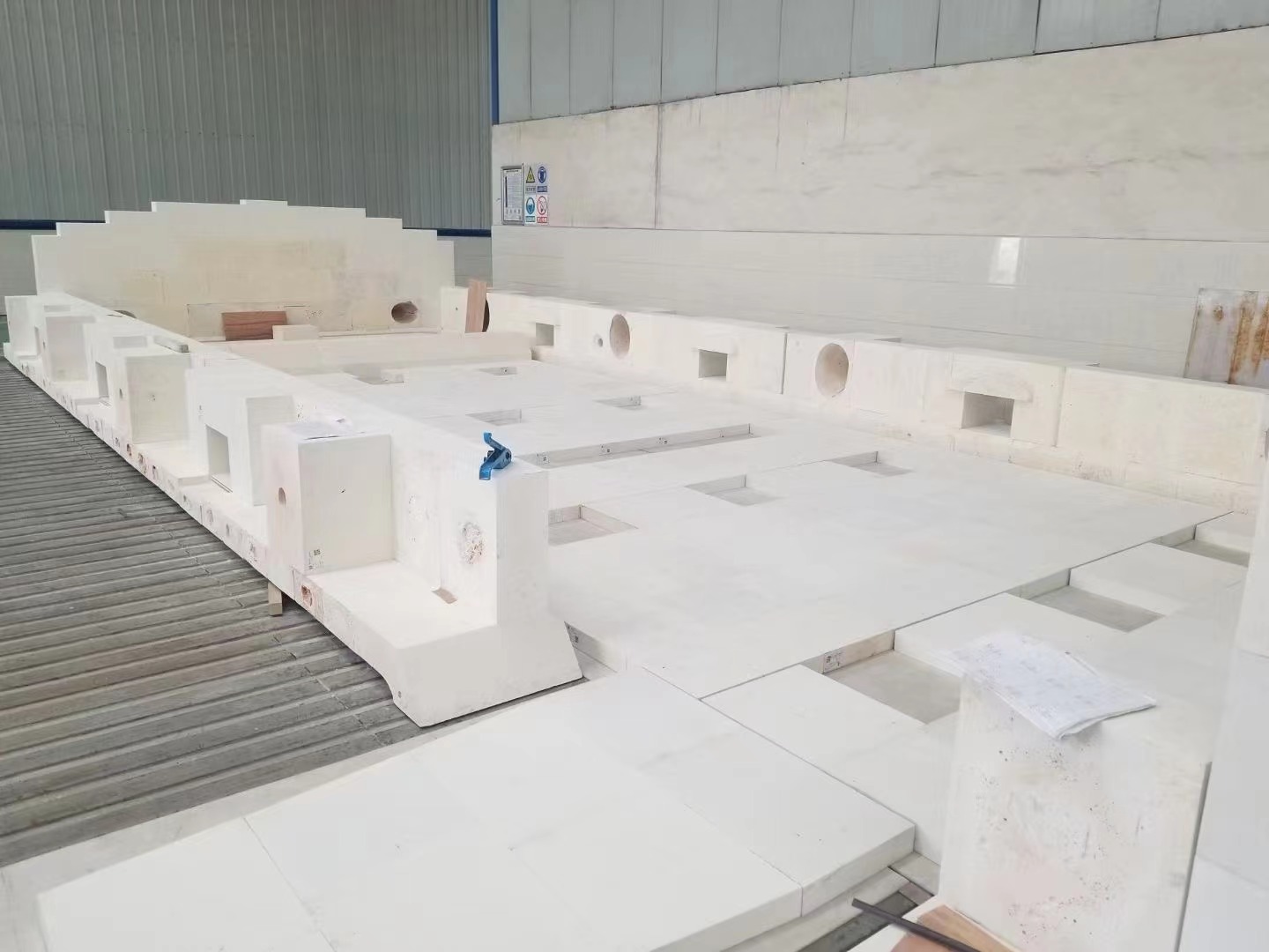 16% SiO2 Content AZS Zirconia Corundum Brick for Glass Melting Furnaces in Henan