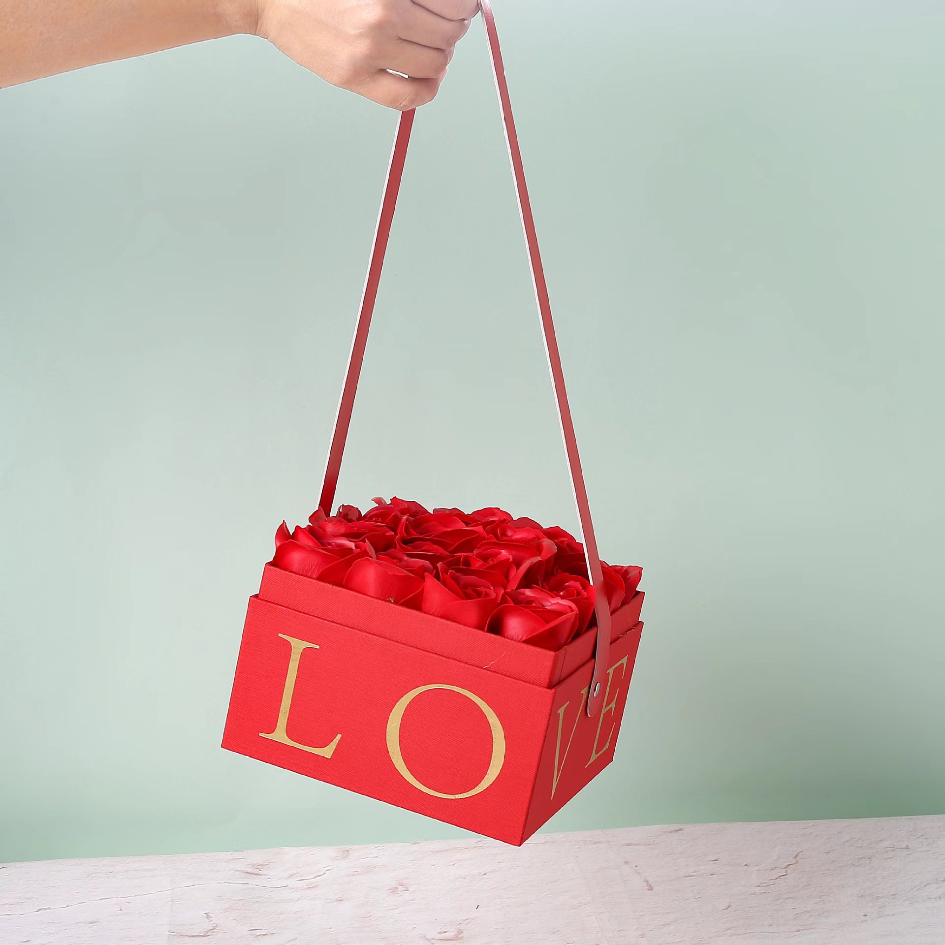 Luxury Flower Base And Lip Packaging Boxes For Bouquets Gift Paper Flower Box