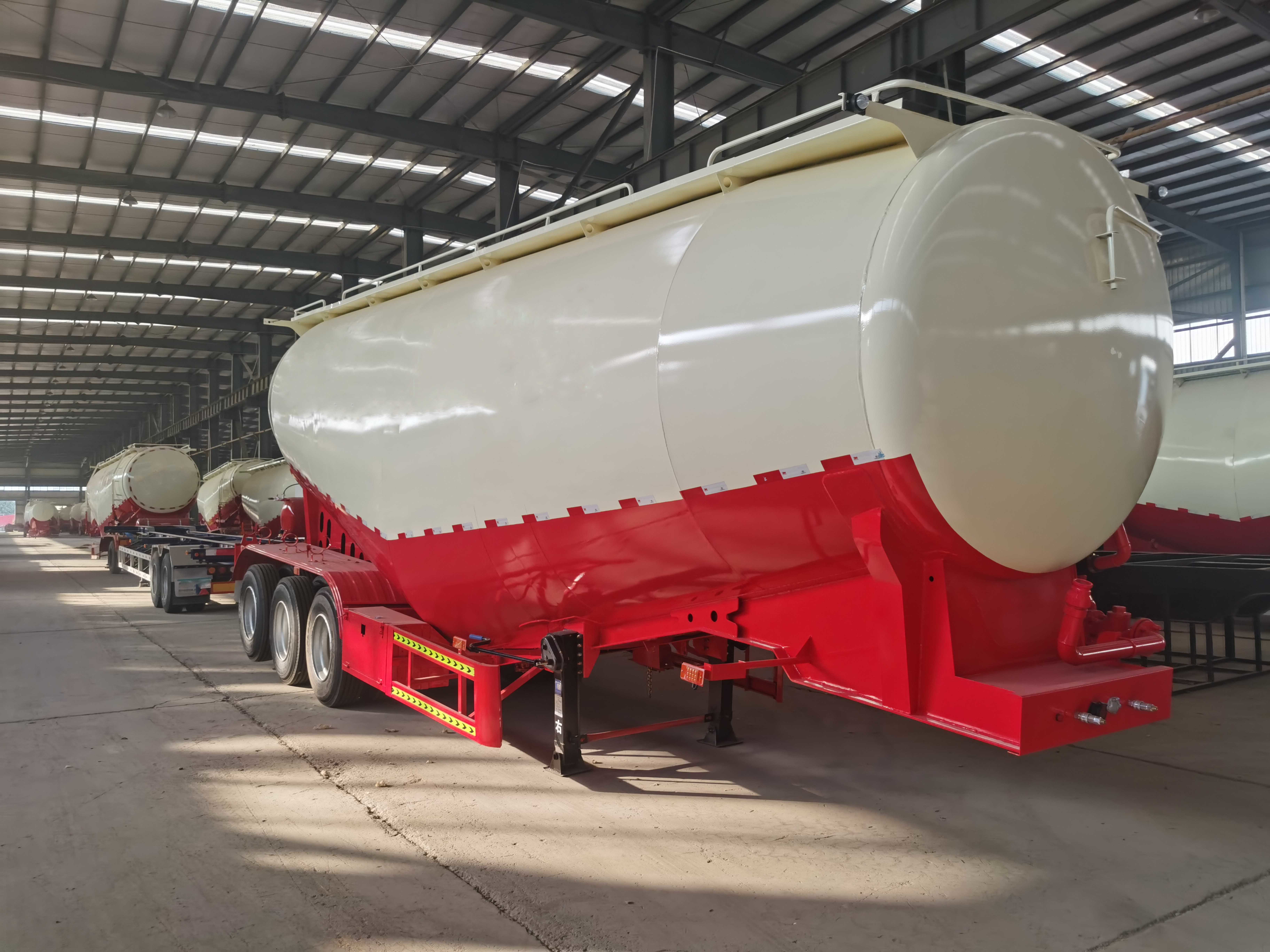 3 Axle Bulker Cement Tanker Trailer 10000 Gallon 42 Cubic Meters Fly Ash Trailer