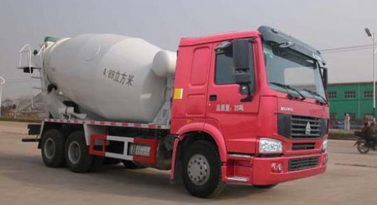 Concrete Mixer Pump Truck , Mixer Concrete Truck With L2000 Cabin 6 By 4 Drive