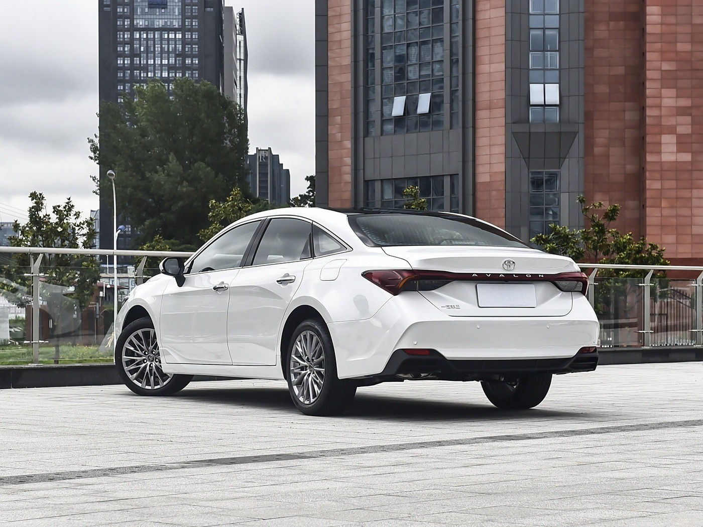 Toyota Asian Car Dragon Avalon Dual Engine 2.5L Luxury Version Cheap New Used Cars