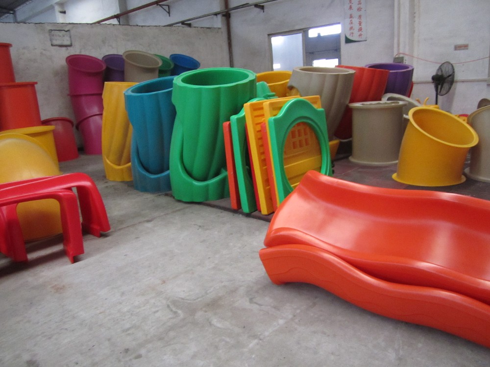 Waterproof Interlocking Outdoor Flooring 250*250*13mm For School Playground