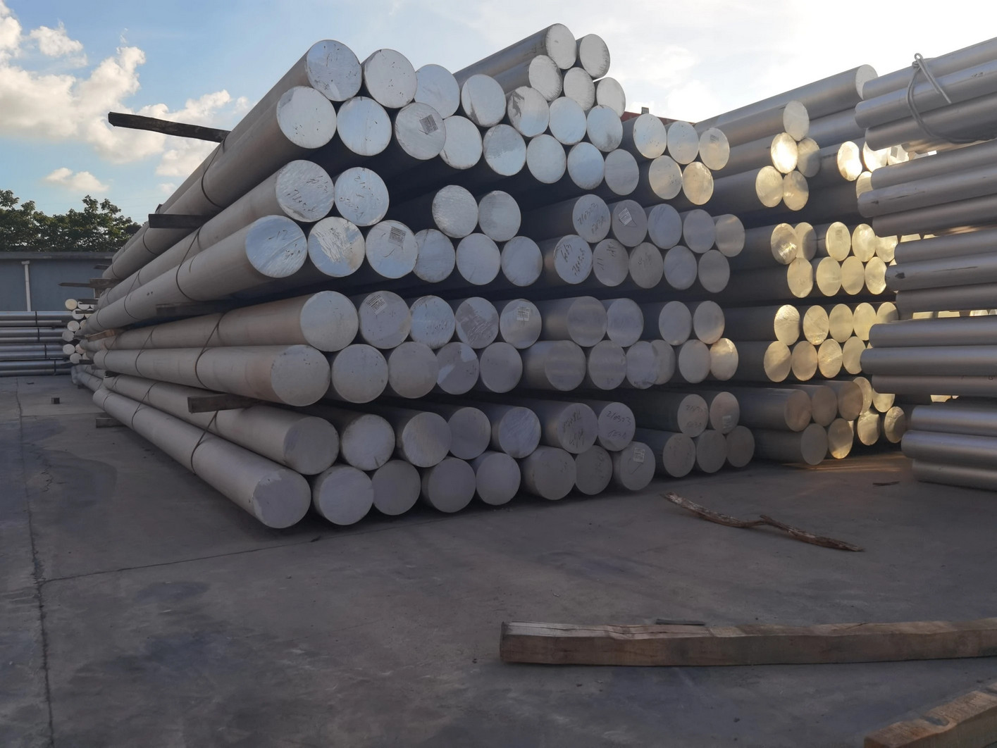 Round Anodised Aluminium Bar 6063 6061 Billet And Ingot
