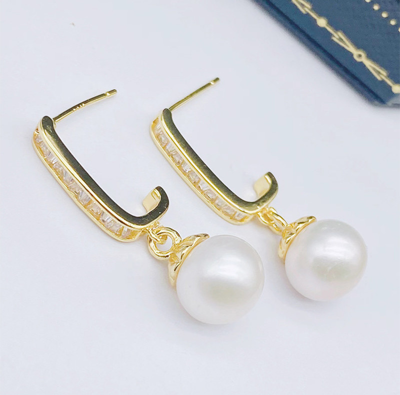 Elegant Earring for Women Gold Color with Big Round Pearl Earring Classic Jewelry Valentine's Day Gift Pearl Earring