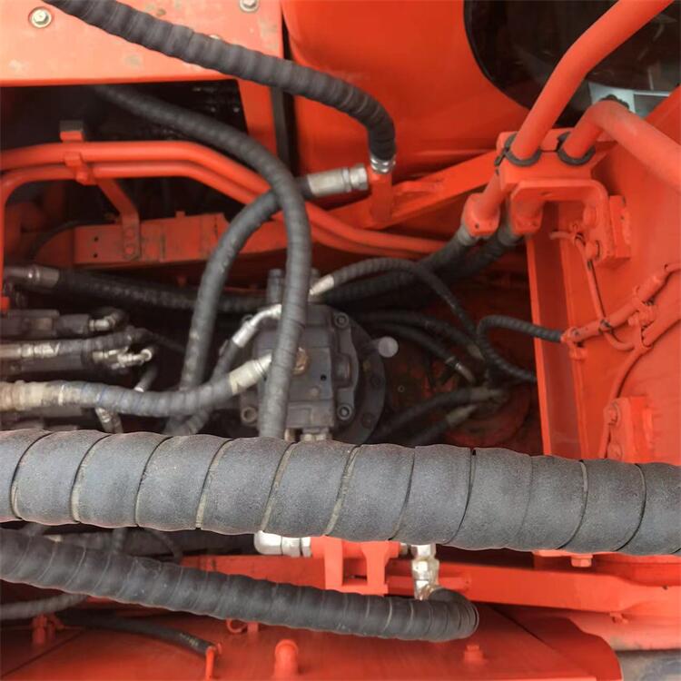 Used Doosan DX300 Excavator with 2000 Working Hours and Original Hydraulic Valve