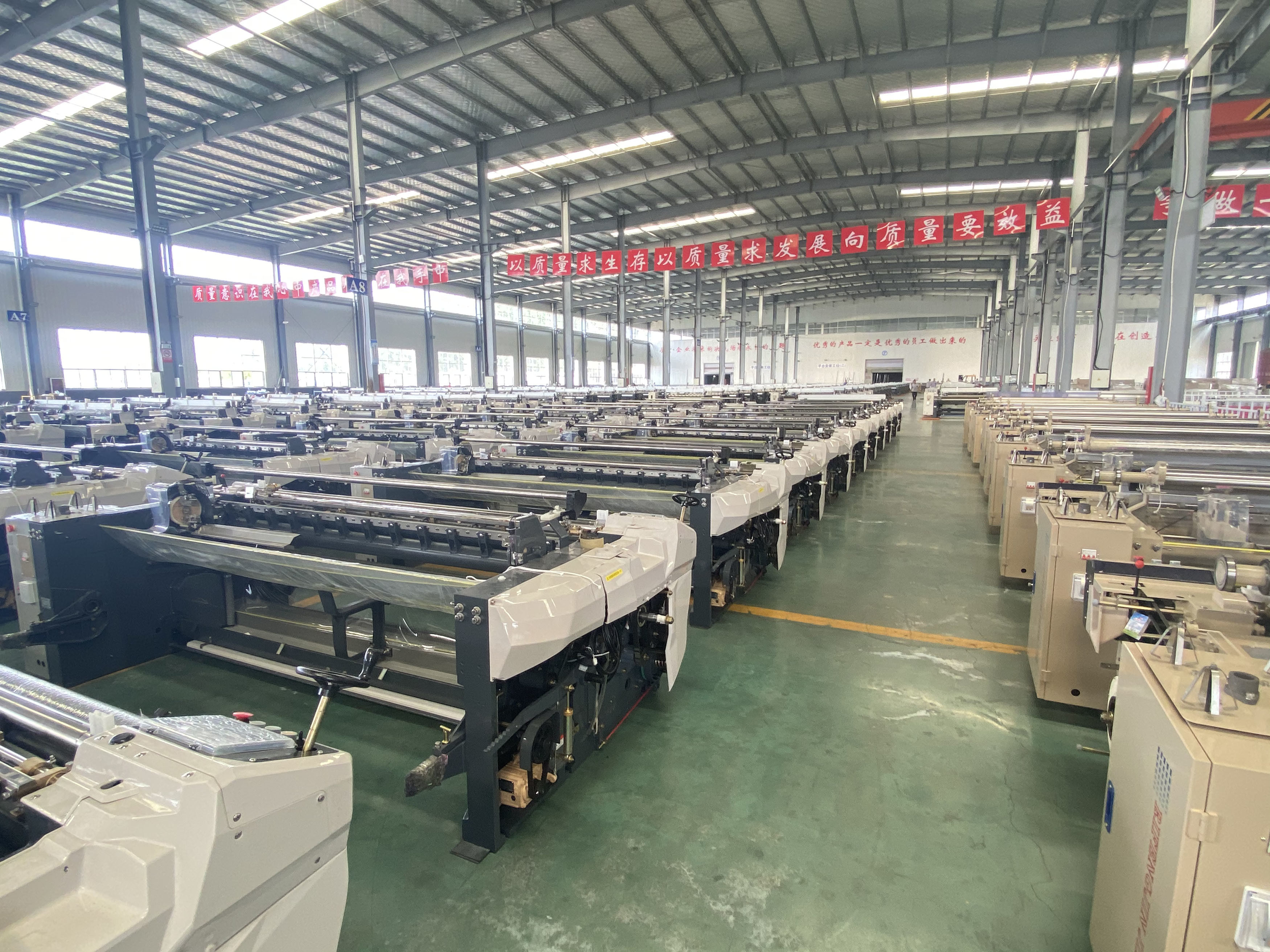 High Speed Weaving Plain Water Jet Loom 150-450cm With 2 Nozzles Dobby Shedding