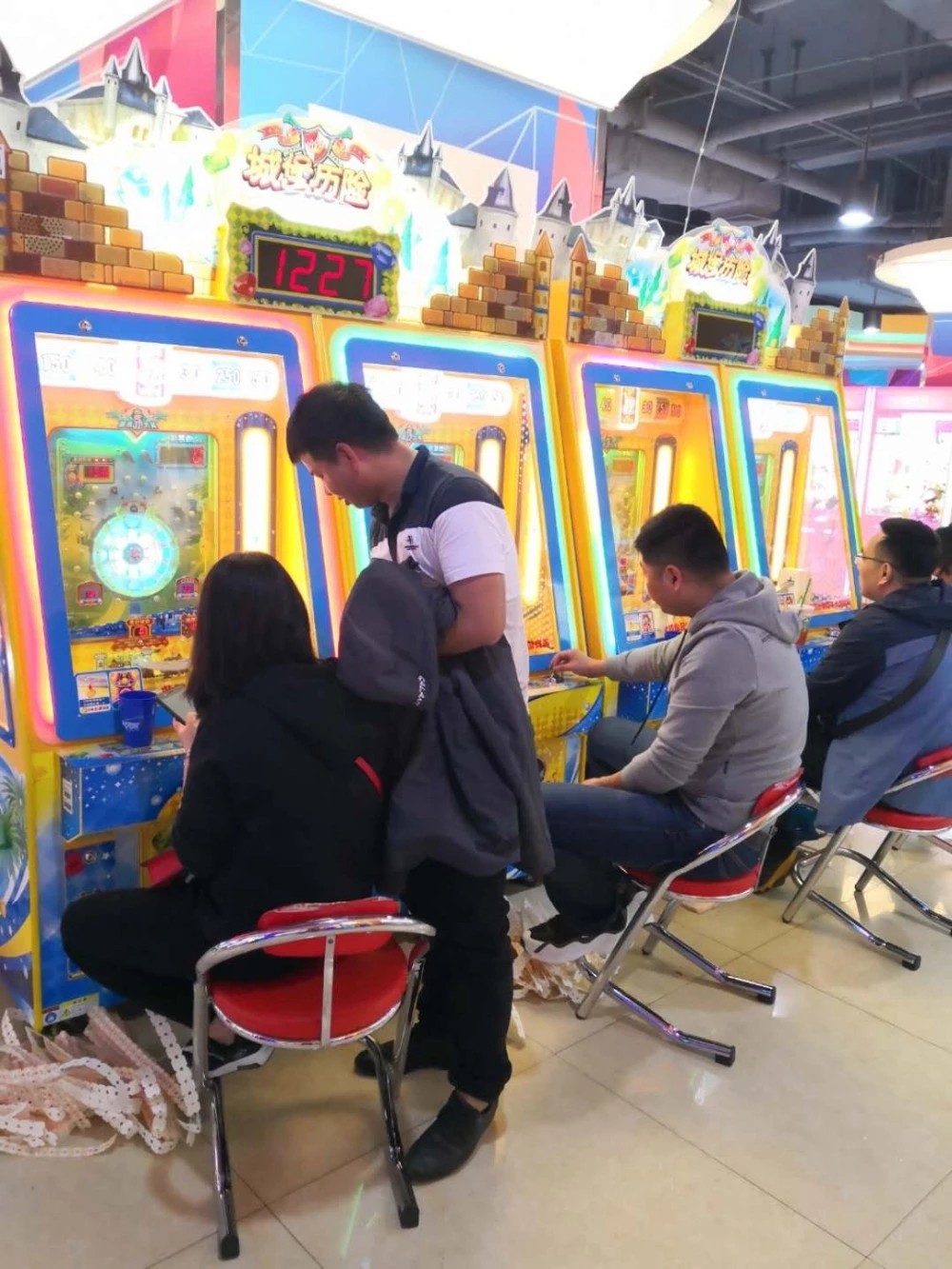 Coin Operated Castle Maze Coin Pusher Game Machine For Amusement Game Center