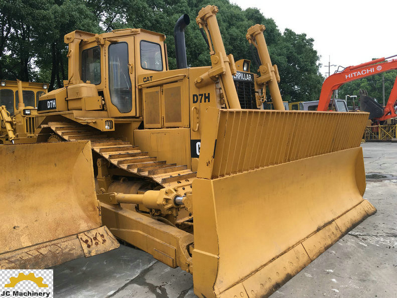 Yellow Old Cat Dozer / Cat D7H Dozer With 3 Shank Ripper And Good Undercarriage