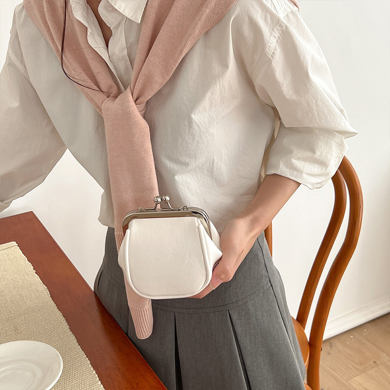 Portable Genuine Leather Mini Coin Purse Keychain Shoulder Bag with Chain Sling