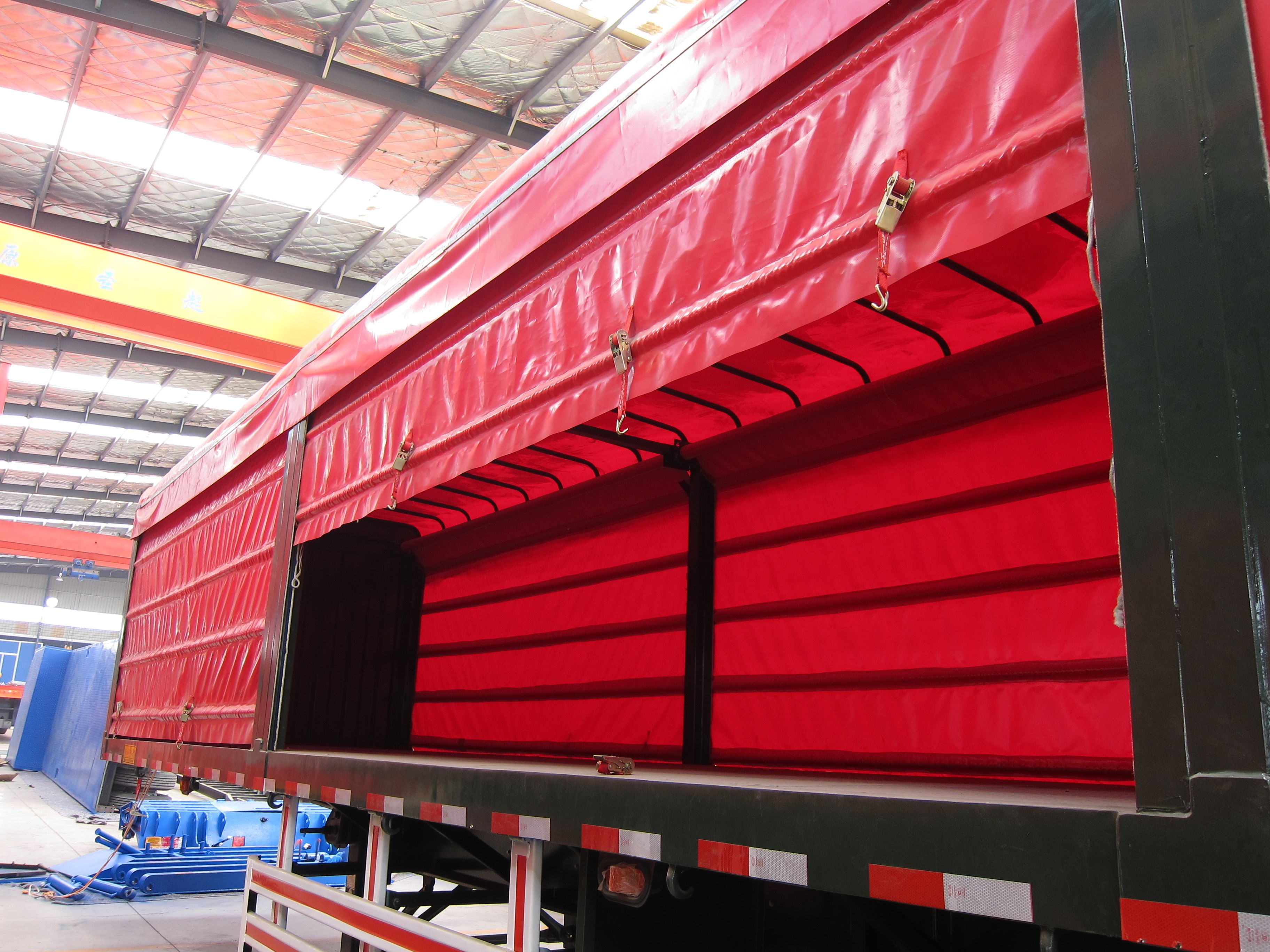 Side Wall/Curtain Side/Fence Semi Trailer with Mechanical Suspension and 12R22.5 Tires