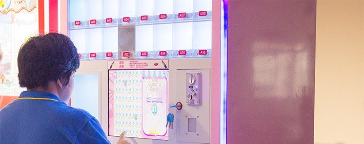 Lipstick Makeup Vending Machine With Three Levels RGB LED 220V Black Pink