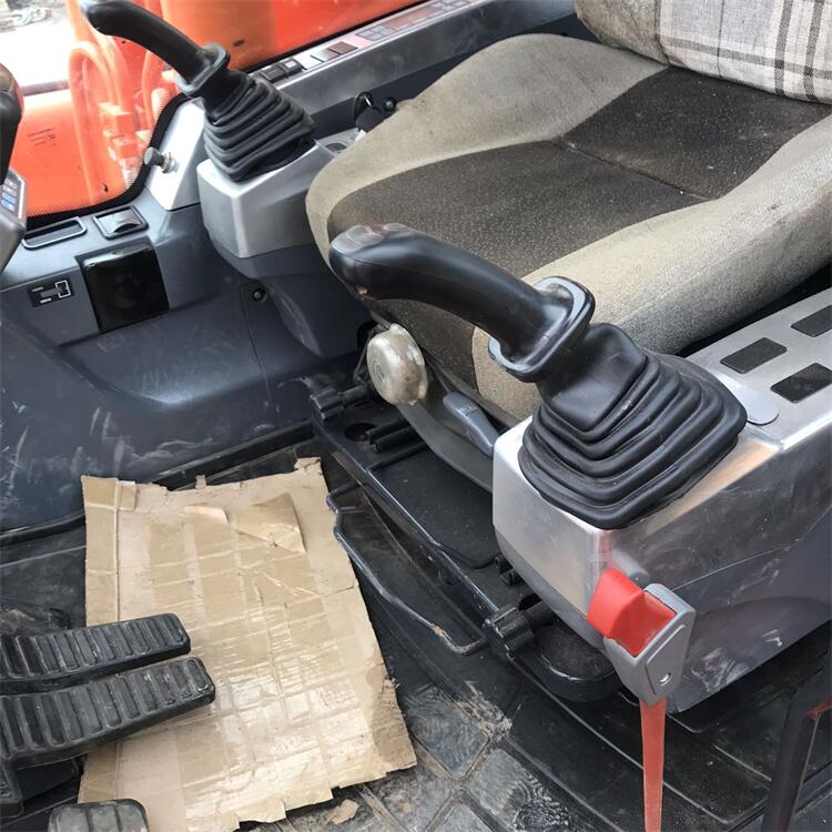 Korean Doosan DX300 Crawler Excavator with Original Hydraulic Valve in 151KW Power
