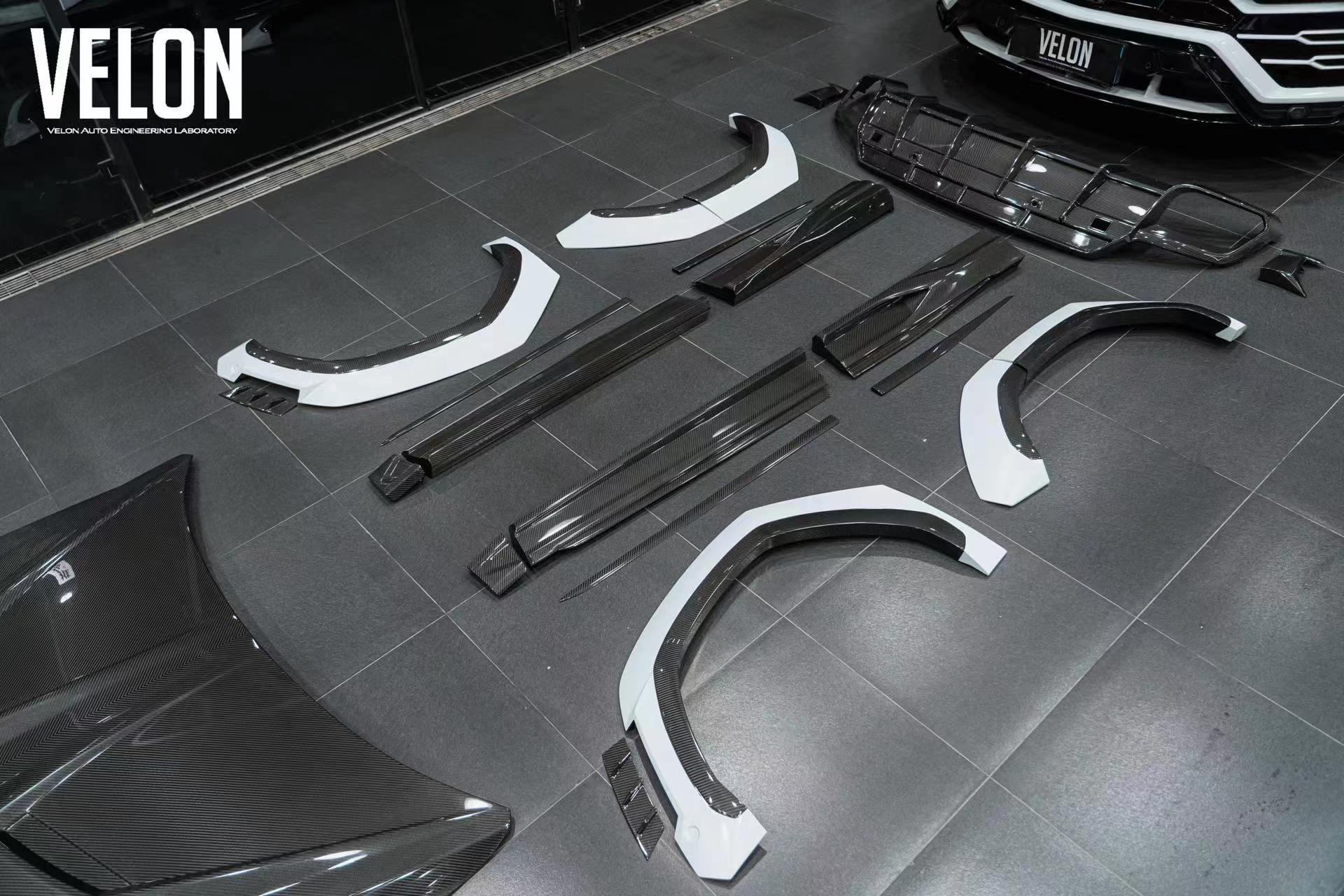 1016 Style Lamborghini Body Kit Urus Carbon Fiber Front Lip Diffuser Spoiler Hood White