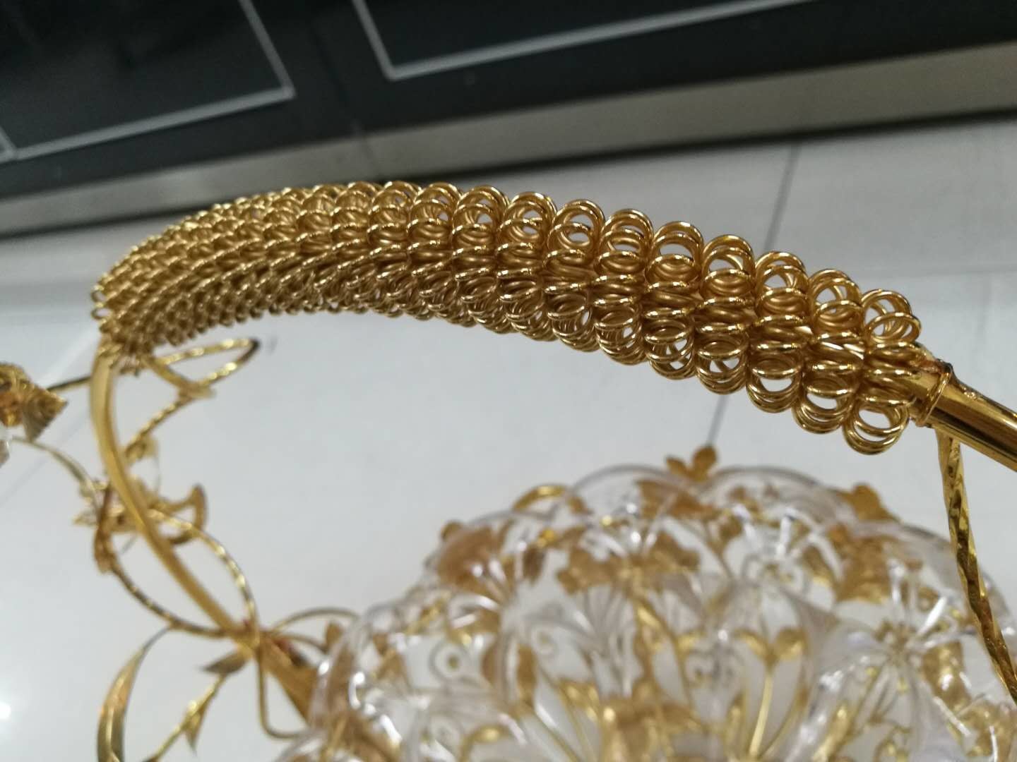 High Grade Buffet Room Service Equipments Crystal Glass Fruit Basket with Zinc Alloy Electroplating Process for