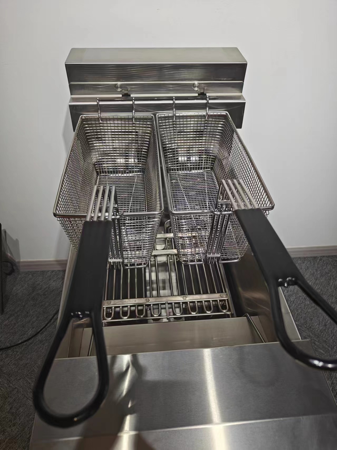 One Pot Two Baskets 26L 14KW 380V With Oil Filtration Electric Open Deep Fryer