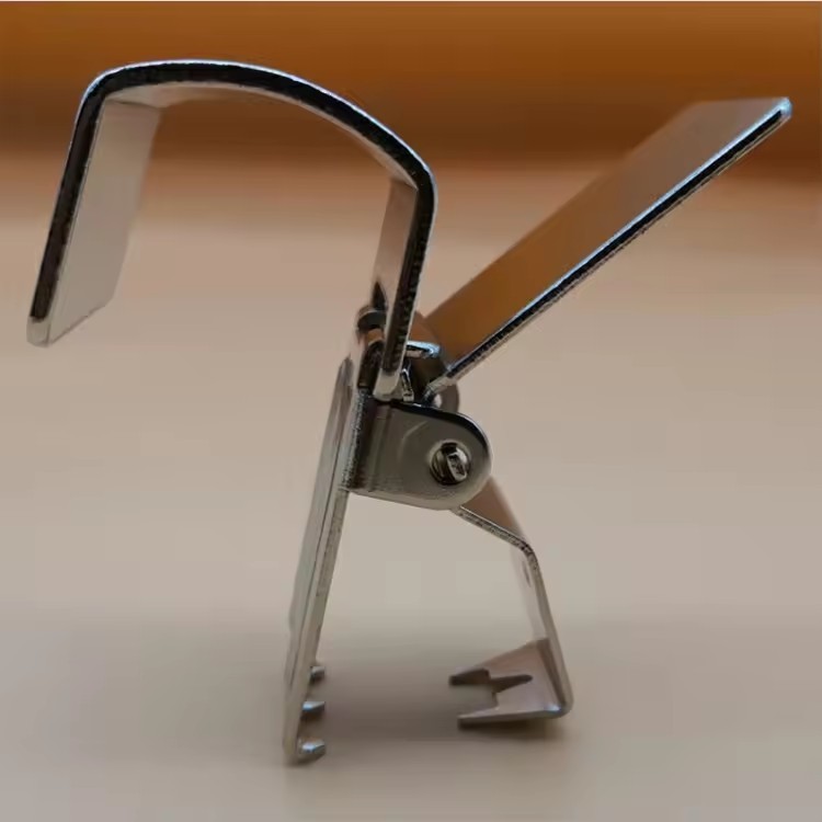 Stainless Steel Metal Rug Gripper Stamping Part Rug Hangers Carpet Hanging Clip