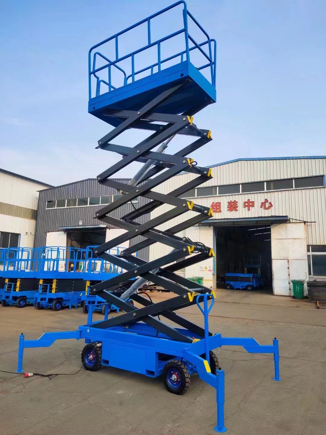 300kg 12m Mobile sky scissor lift Platform hydraulic lift scaffolding with CE