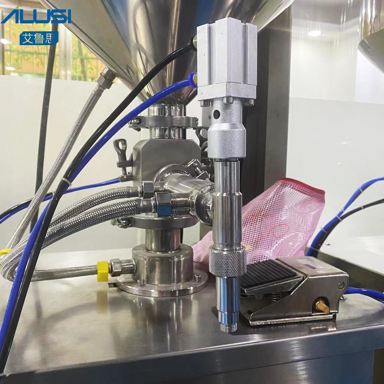 Semi - Automatic Constant Temperature Liquid Filling Machine Vertical Paste Liquid Heating Mixing Filler