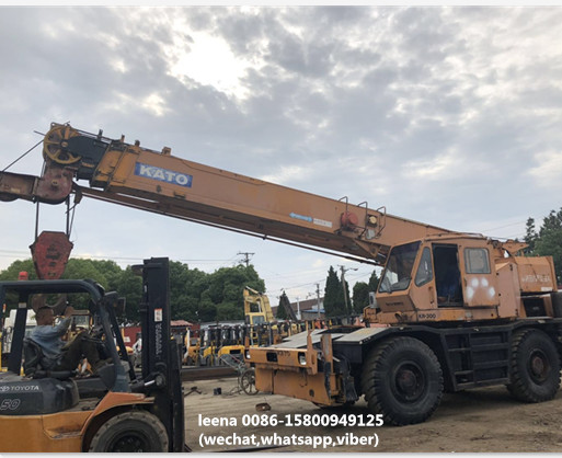 used 30ton kato rough terrian crane KR300 originally made in japan , just used