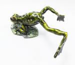 Leaves the frog shape trinket box with rhinestone for lovely jewelry box